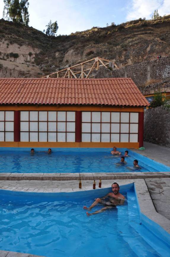 Piscina de águas termais em Yanque, no vale do Colca, região de Arequipa - Peru